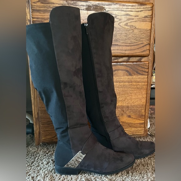 Boots - Picture 2 of 4